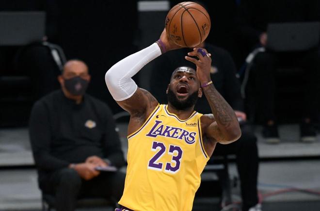 广东队翻盘勇士，浓眉哥高光表现