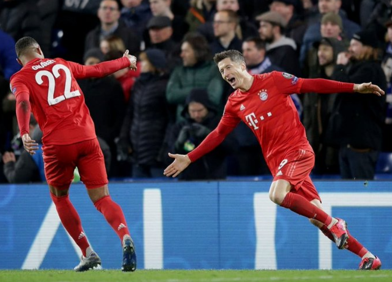 马赛完胜希腊，莱万刷新纪录