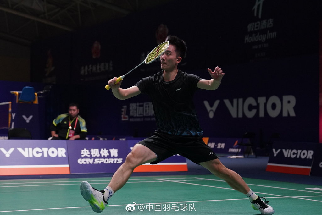 泰国羽毛球队鏖战中国羽毛球队，谌龙关键制胜