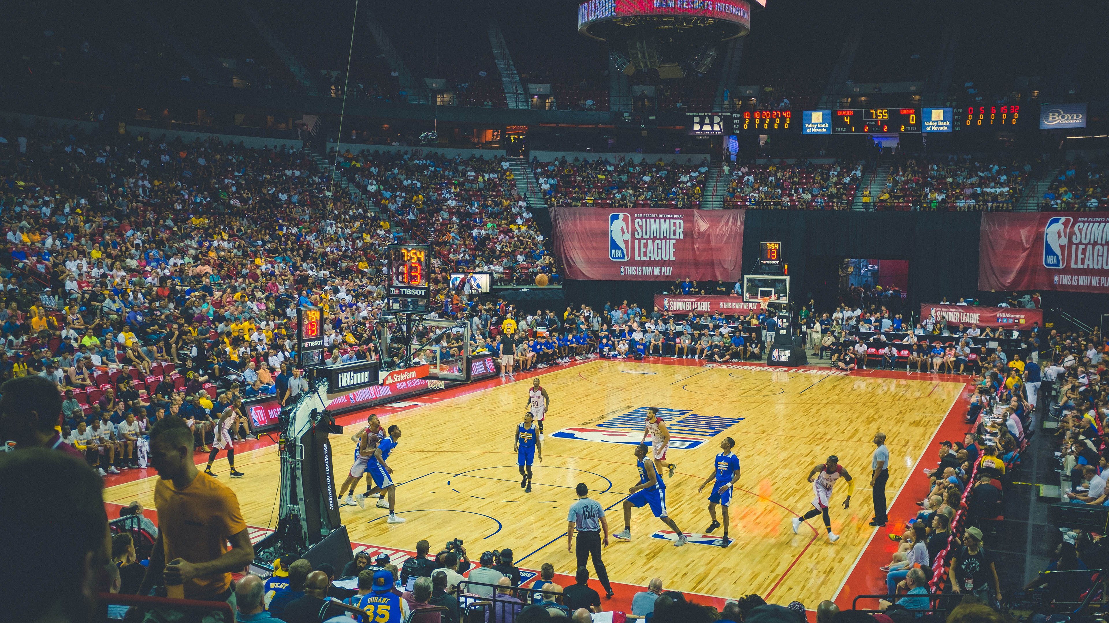 雷霆鏖战湖人,武切维奇刷新纪录,一场定义赛季的史诗对决
